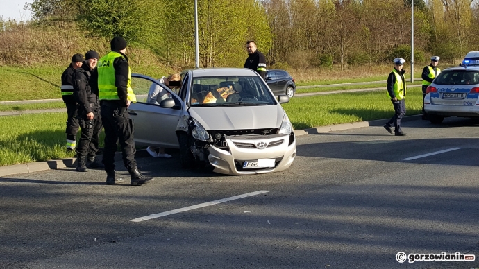 2/5 Uderzyła w słup