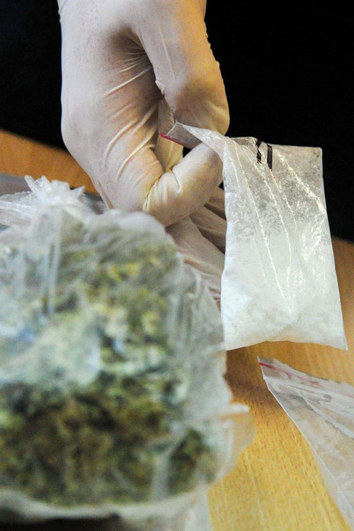 3/4 Znaleźli przy nich 20 gramów marihuany