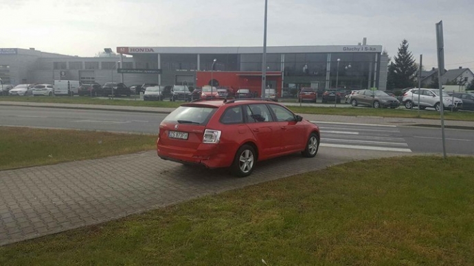 2/3 Zderzenie karetki i skody