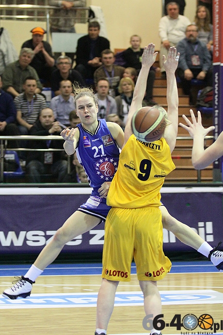38/53 KSSSE AZS PWSZ Gorzów - Lotos Gdynia 65:71