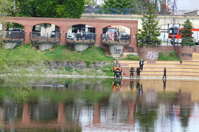 8/11 Akcja ratunkowa straży na rzece