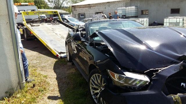 3/5 Kierowca mustanga wjechał w transformator