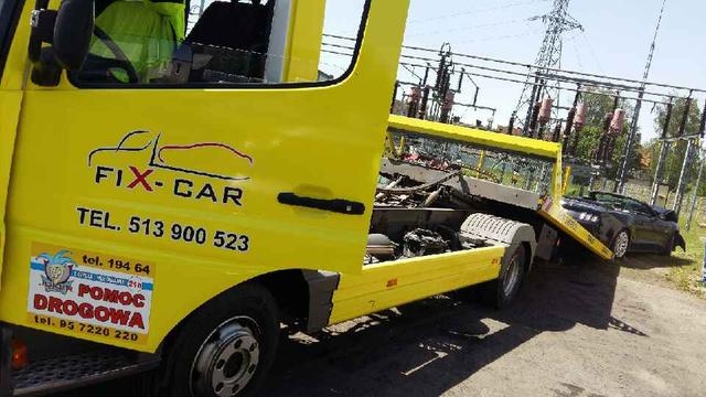 4/5 Kierowca mustanga wjechał w transformator