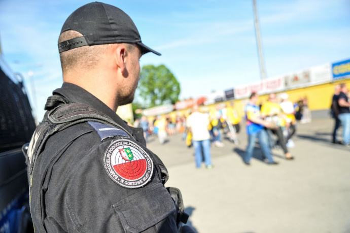 1/9 Policjanci zabezpieczali mecz żużlowy