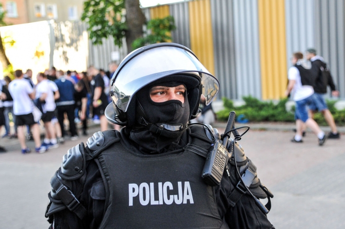 3/9 Policjanci zabezpieczali mecz żużlowy