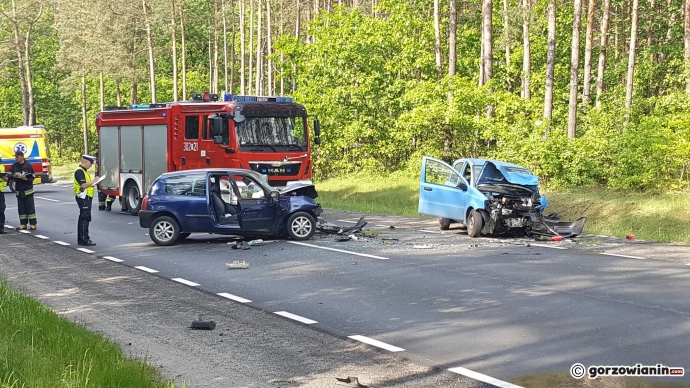 10/14 Czołowe zderzenie pandy i clio