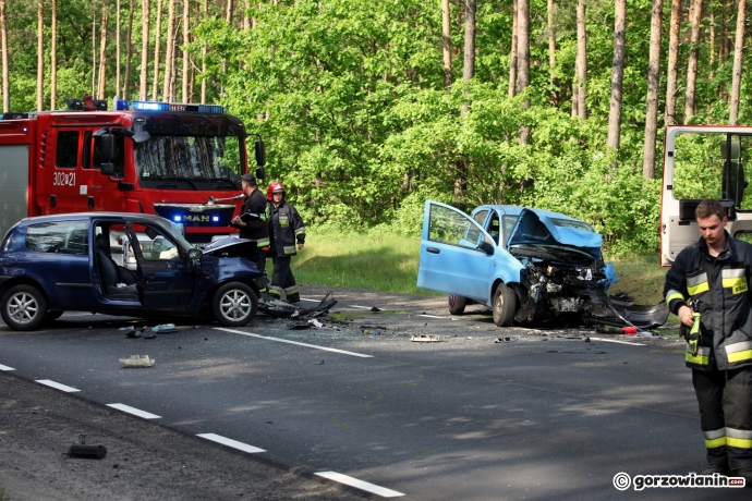 13/14 Czołowe zderzenie pandy i clio
