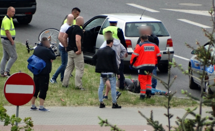 6/7 Kierowca golfa potrącił rowerzystkę