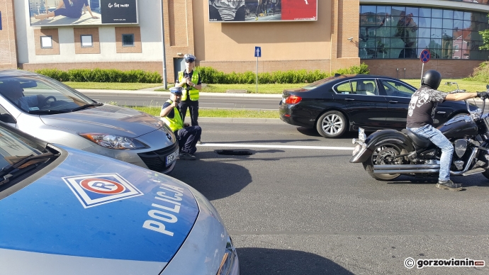 3/6 Dziura wstrzymała ruch na Al. Konstytucji 3 Maja