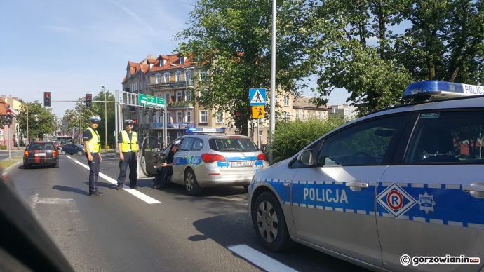 6/6 Dziura wstrzymała ruch na Al. Konstytucji 3 Maja