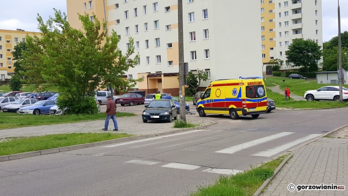 2/4 Kierowca peugeota potrącił 10-latka na rowerze