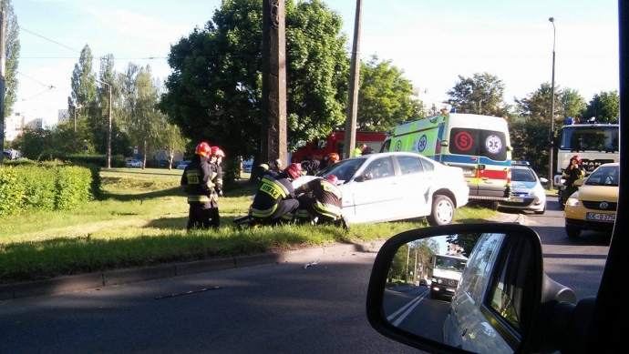 4/9 Kierowca BMW uderzył w betonowy słup