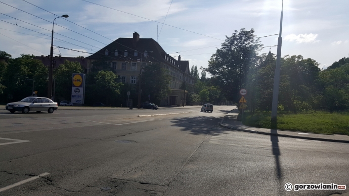 3/5 Zamknięty lewoskręt w Szpitalną