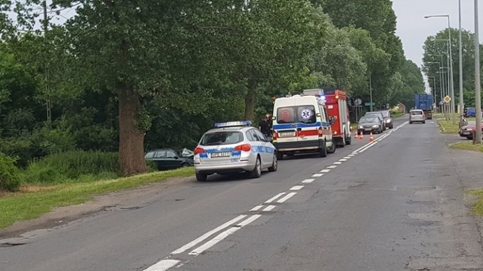 2/3 Skoda wylądowała w rowie