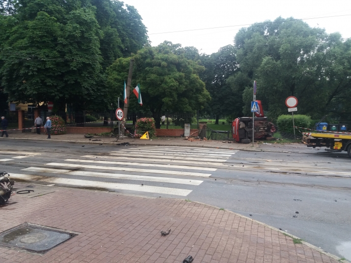 13/18 Wypadek przy wodospadzie