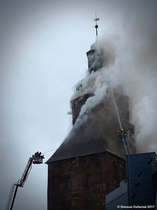 10/17 Gorzowska katedra wciąż płonie