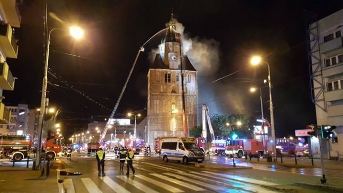 11/17 Gorzowska katedra wciąż płonie