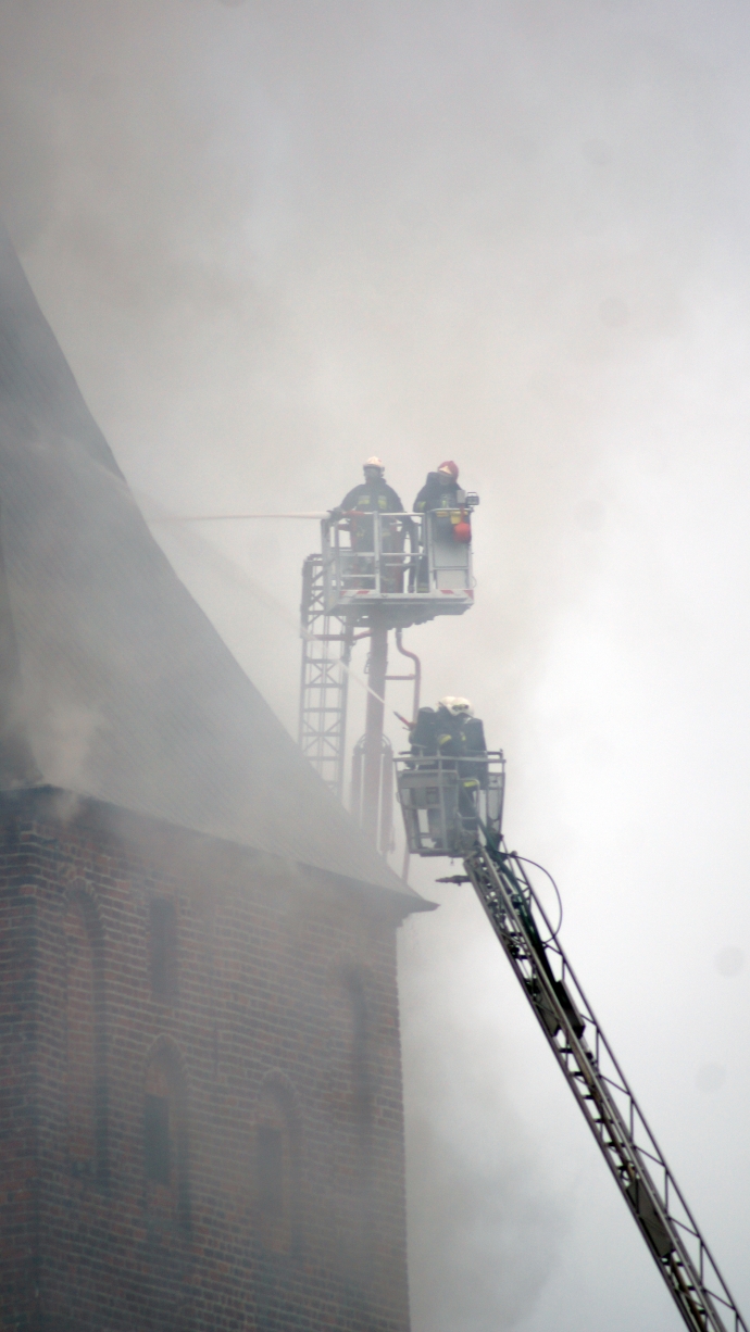 14/17 Gorzowska katedra wciąż płonie