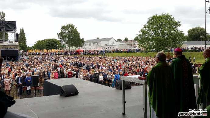 6/15 Msza św. na nadwarciańskich błoniach