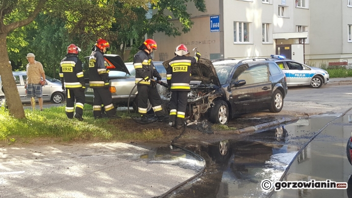 5/6 Przód renault spłonął