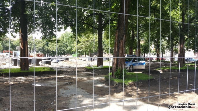 3/6 Robotnicy natknęli się na niewybuch