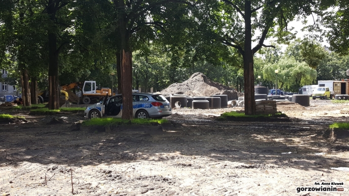 4/6 Robotnicy natknęli się na niewybuch