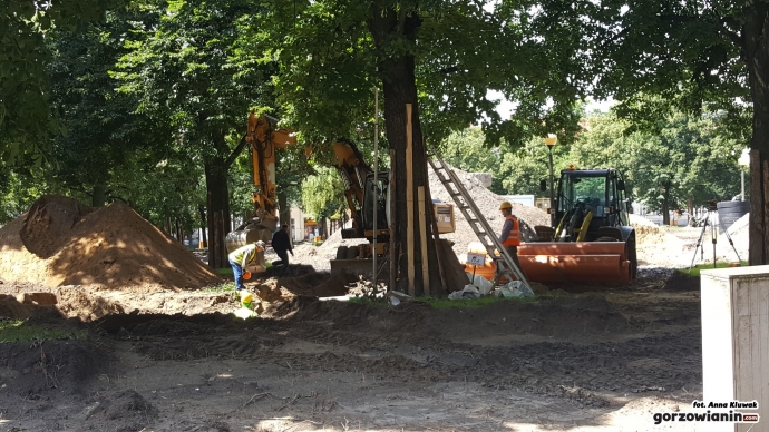 5/6 Robotnicy natknęli się na niewybuch