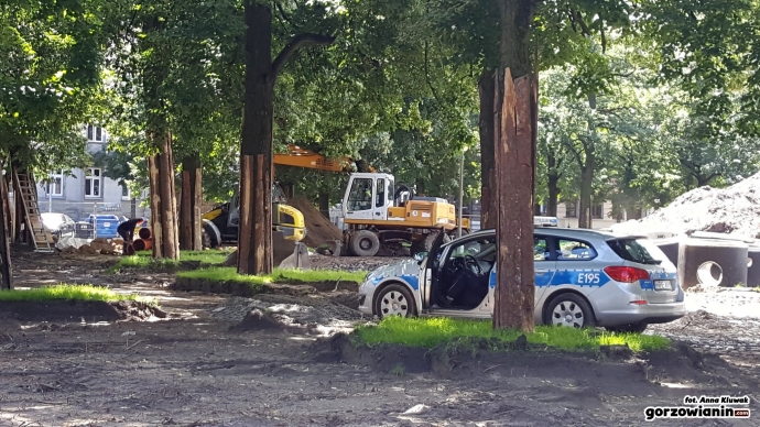 6/6 Robotnicy natknęli się na niewybuch