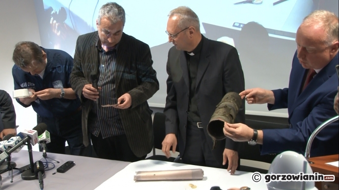 6/15 Kapsuła czasu z katedry otwarta