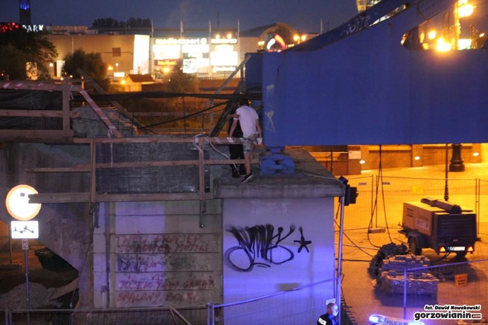 3/6 Nocny spacer po estakadzie kolejowej