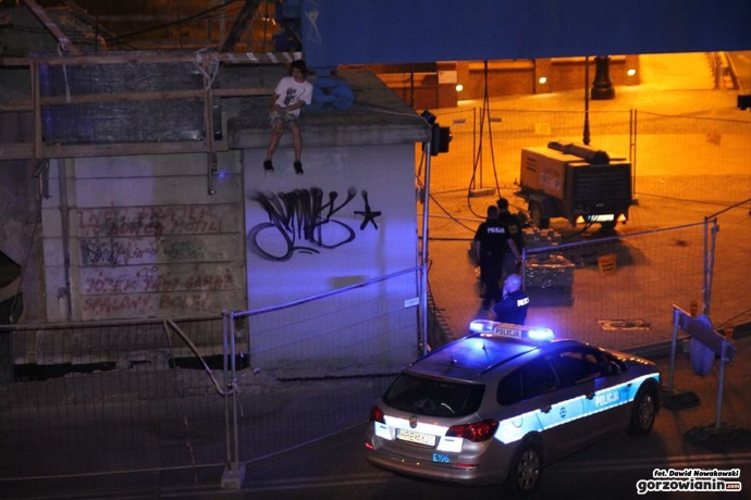 4/6 Nocny spacer po estakadzie kolejowej