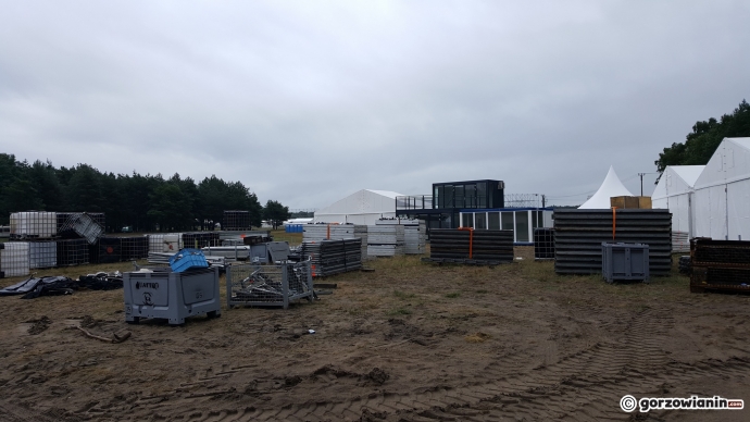 3/7 Pole woodstockowe w budowie