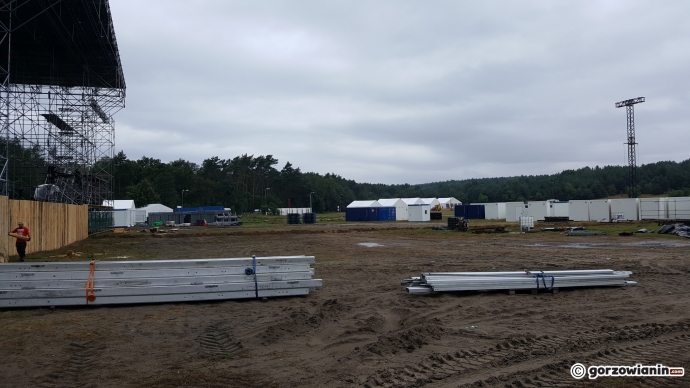 4/7 Pole woodstockowe w budowie