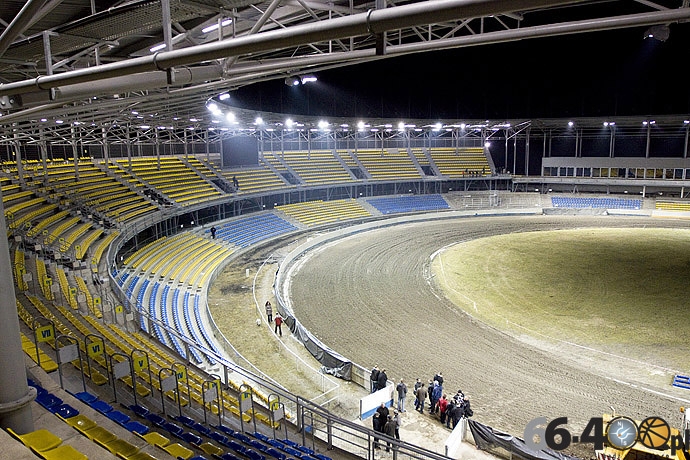 6/18 Próba świateł na stadionie żużlowym im. Edwarda Jancarza