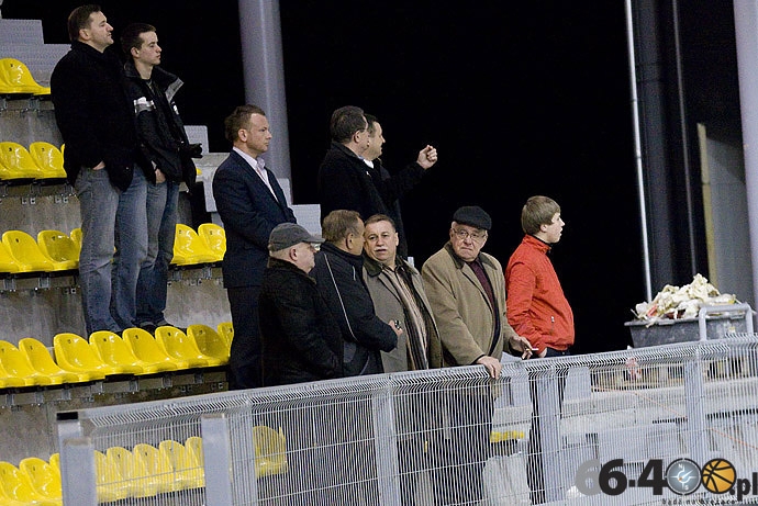 16/18 Próba świateł na stadionie żużlowym im. Edwarda Jancarza