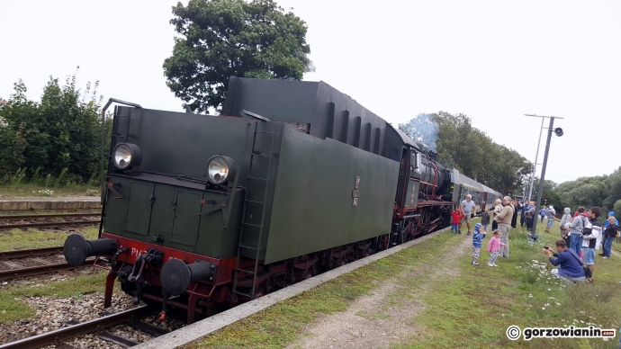 4/11 Ciuchcia na 4 peronie 