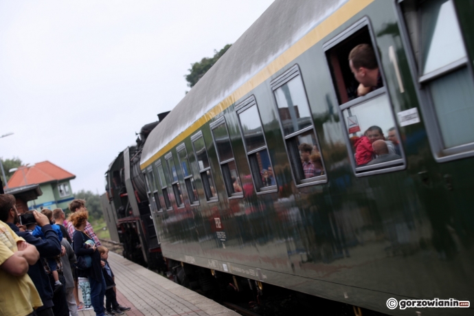 6/11 Ciuchcia na 4 peronie 