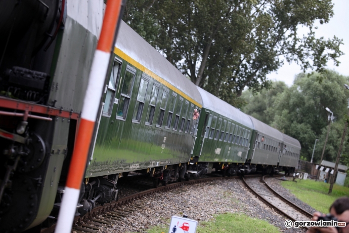 11/11 Ciuchcia na 4 peronie 