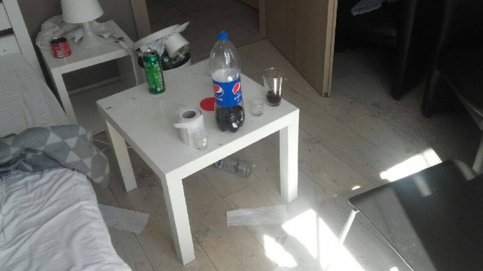 4/5 Zniszczony pokój w hostelu