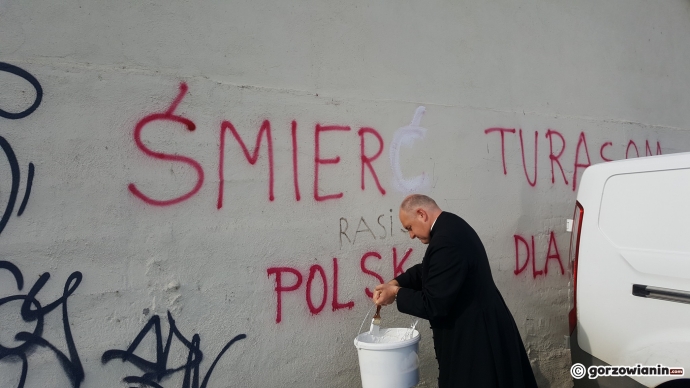 3/16 Zamalowali rasistowskie napisy na bulwarze
