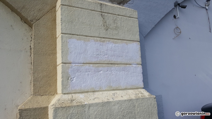 10/16 Zamalowali rasistowskie napisy na bulwarze