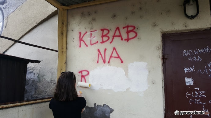 11/16 Zamalowali rasistowskie napisy na bulwarze