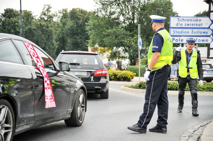 4/8 Policjanci zabezpieczali Grand Prix