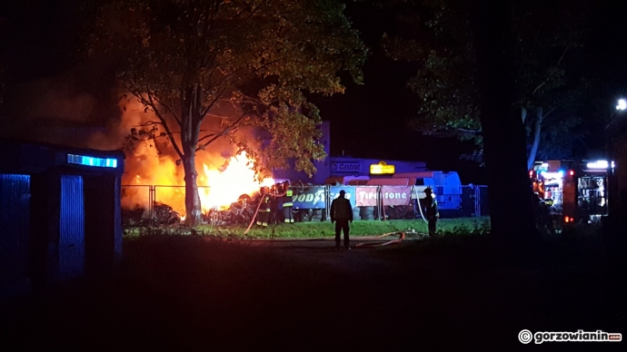 7/10 Płoną opony przy ul. Ryskiej