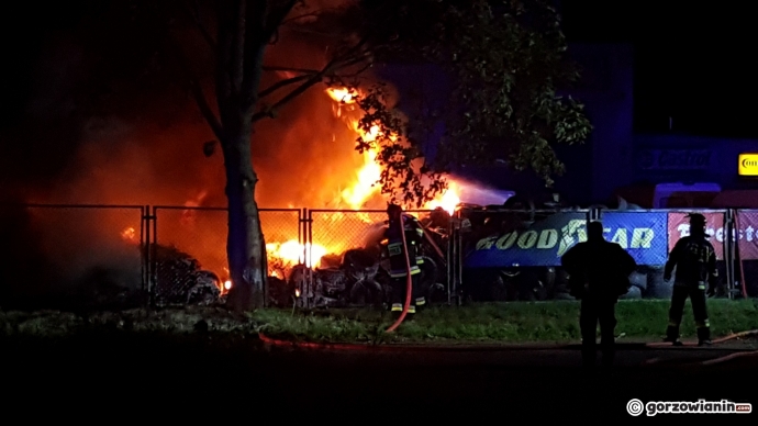 8/10 Płoną opony przy ul. Ryskiej