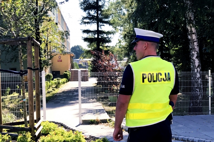 3/5 Skontrolowali przejścia przy szkołach