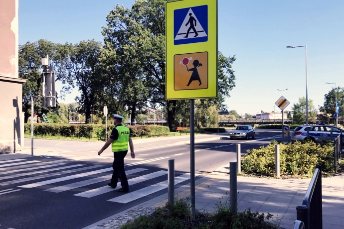 5/5 Skontrolowali przejścia przy szkołach