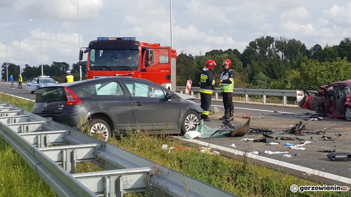 2/8 Czołowe zderzenie toyoty i citroena na S3