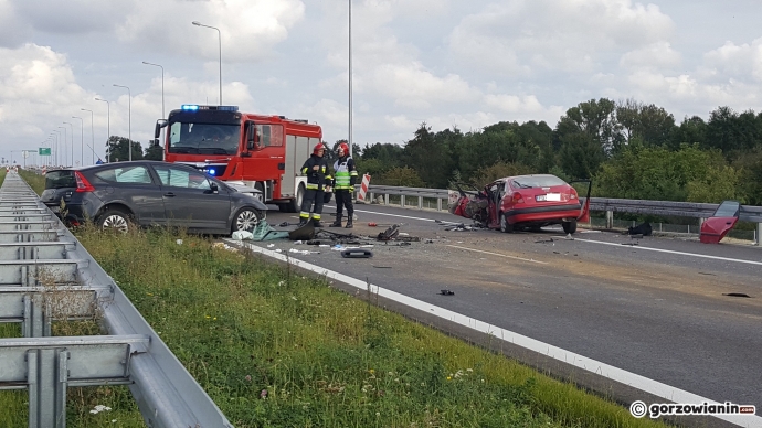 3/8 Czołowe zderzenie toyoty i citroena na S3