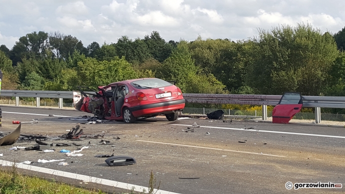 4/8 Czołowe zderzenie toyoty i citroena na S3